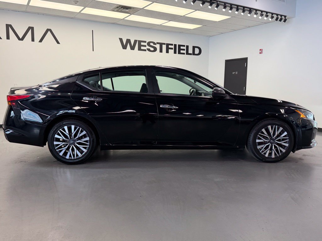 2024 Nissan Altima SV - Photo 8