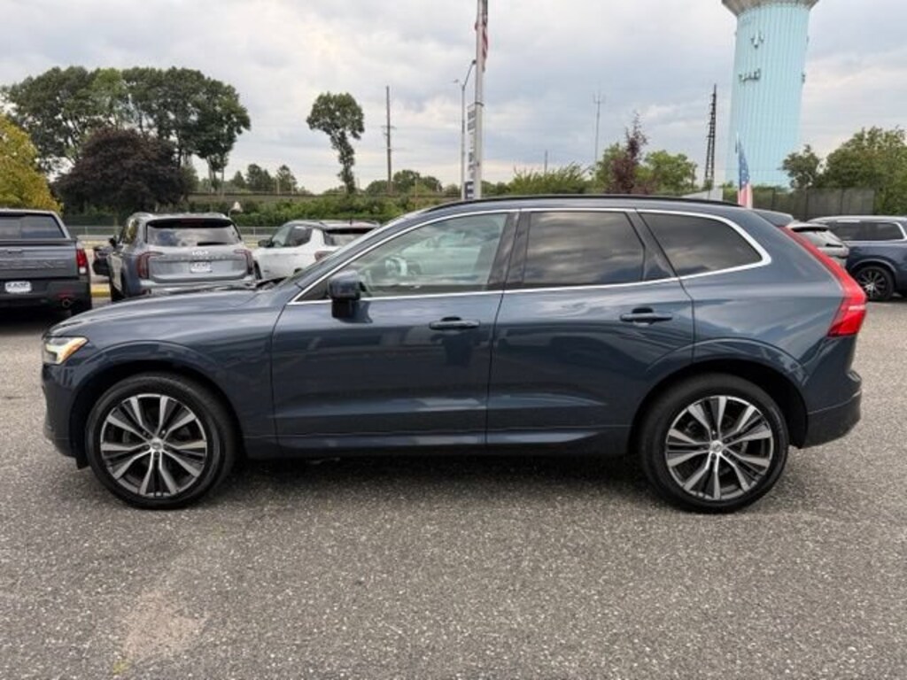 Used 2022 Volvo XC60 B5 AWD Momentum SUV
