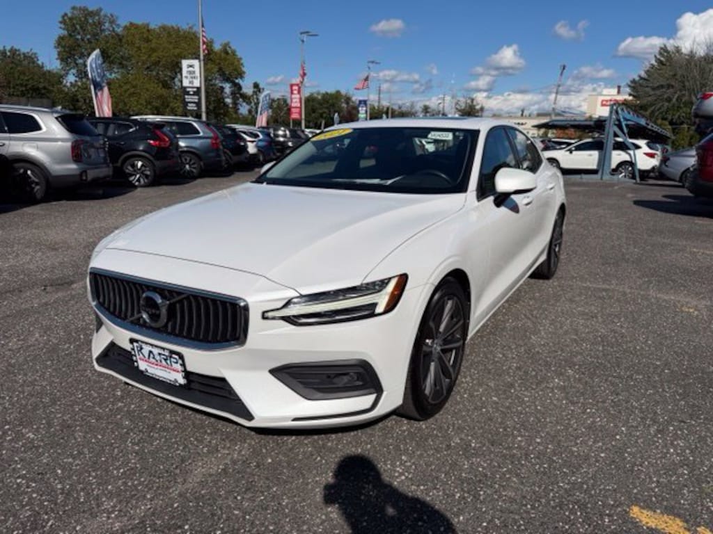 Used 2021 Volvo S60 T5 Momentum Sedan