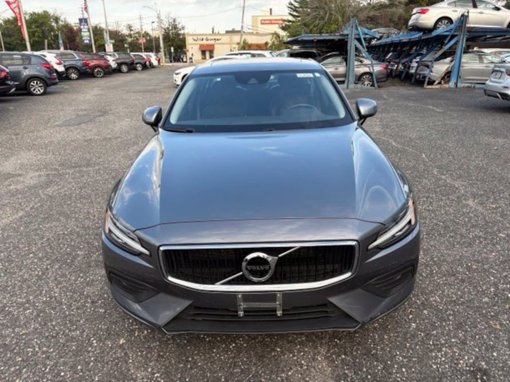 Used 2020 Volvo S60 T6 Momentum Sedan