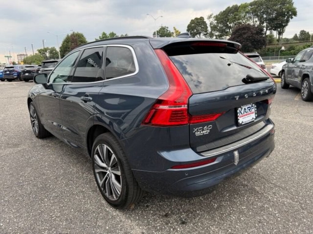 Used 2022 Volvo XC60 B5 AWD Momentum SUV