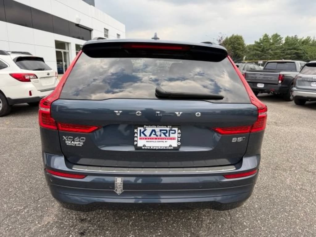 Used 2022 Volvo XC60 B5 AWD Momentum SUV