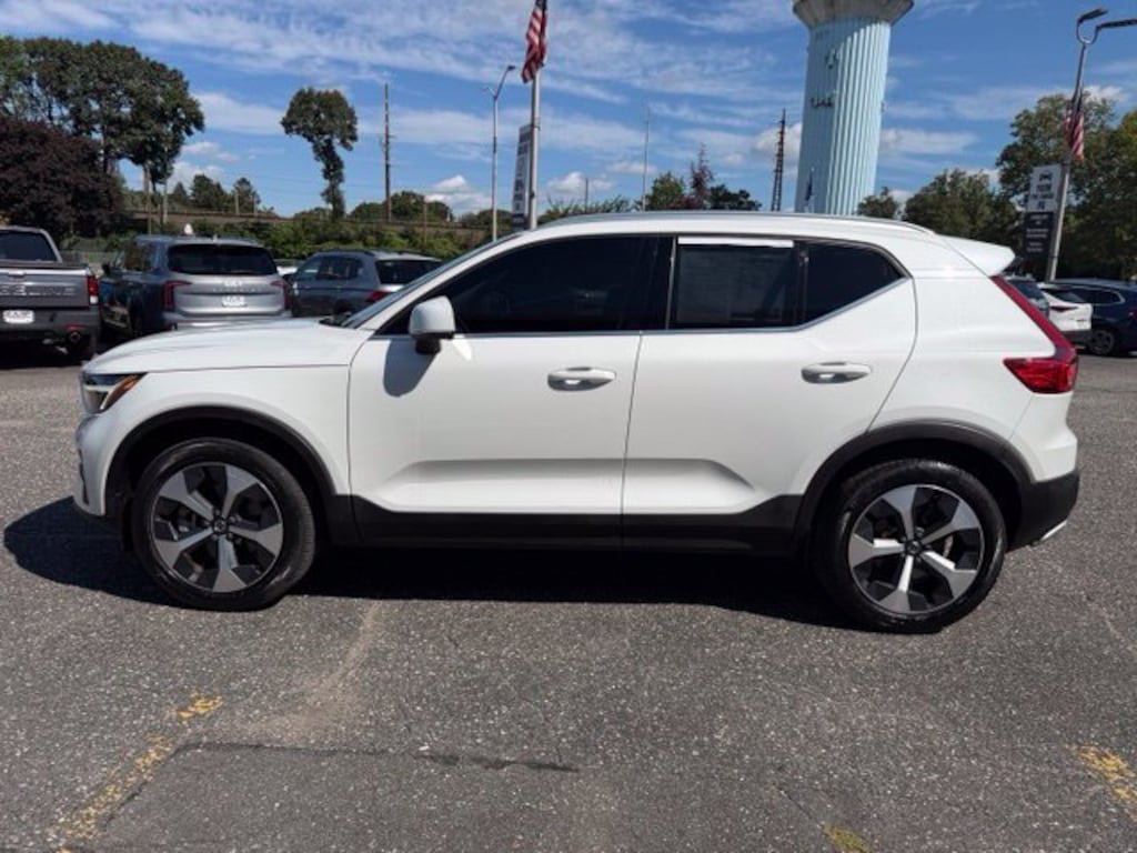 Certified 2024 Volvo XC40 B5 Core Bright SUV