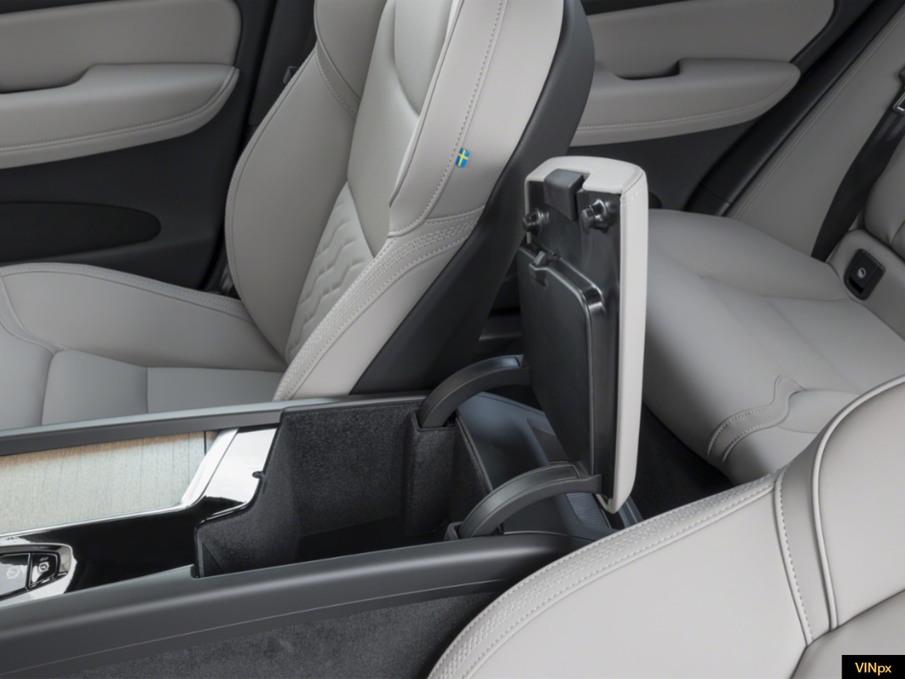 2026 Volvo XC60 Plus - Photo 12