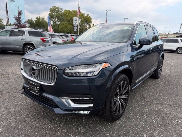 2023 Volvo XC90 SUV 