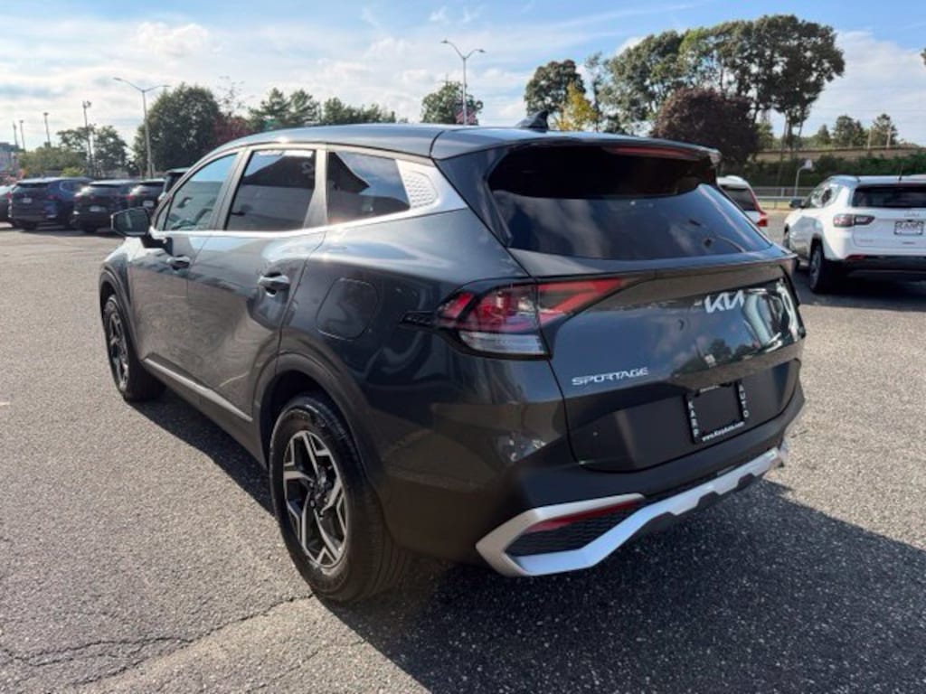 Used 2024 Kia Sportage LX SUV