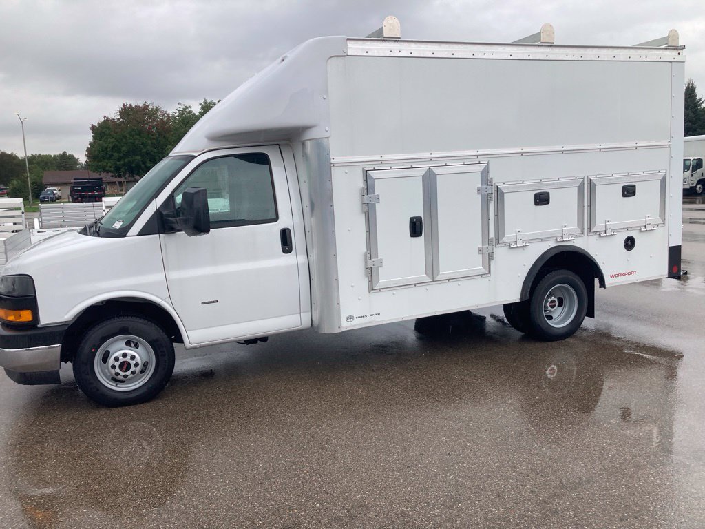 2025 GMC Savana Cutaway