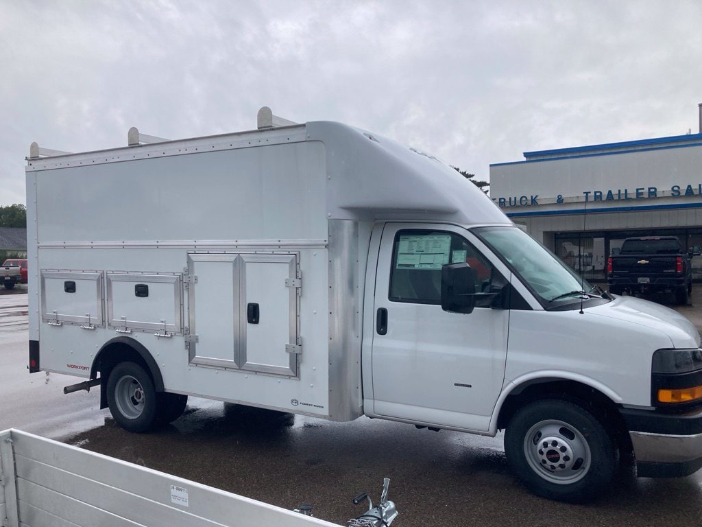 New 2025 GMC Savana Cutaway 3500 1WT Cutaway Van