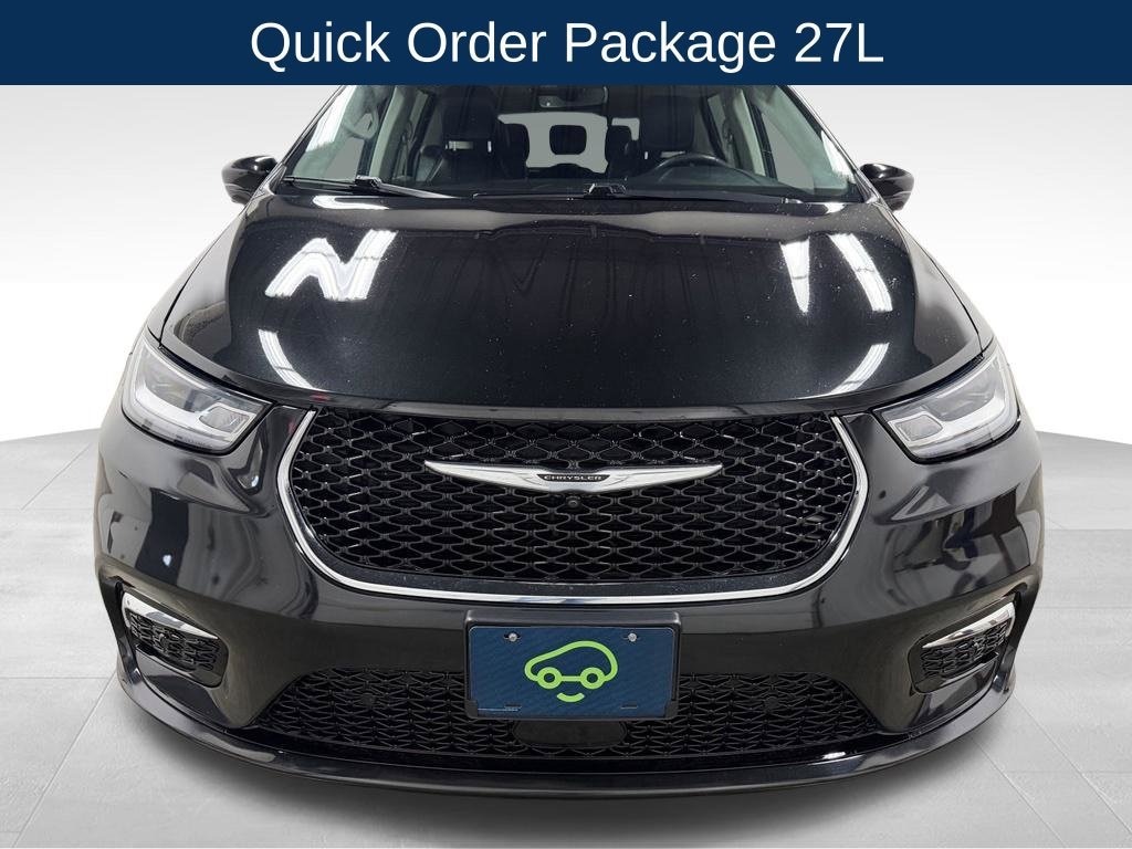 Used 2022 Chrysler Pacifica Touring L Van Passenger Van