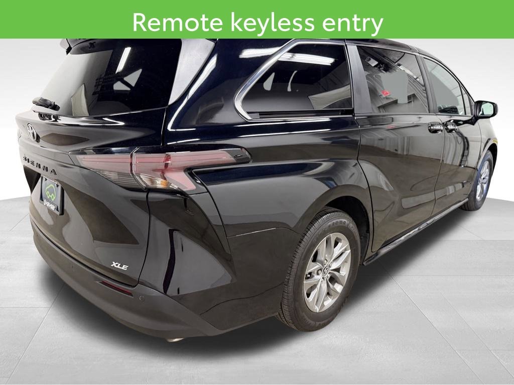 2026 Toyota Sienna XLE - Photo 12