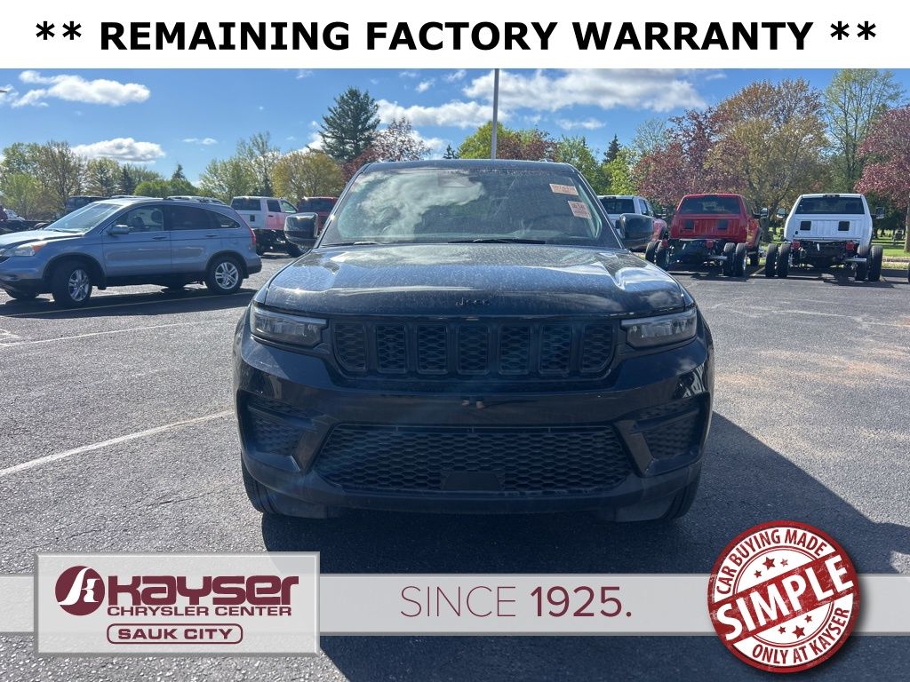 Used 2024 Jeep Grand Cherokee Laredo SUV