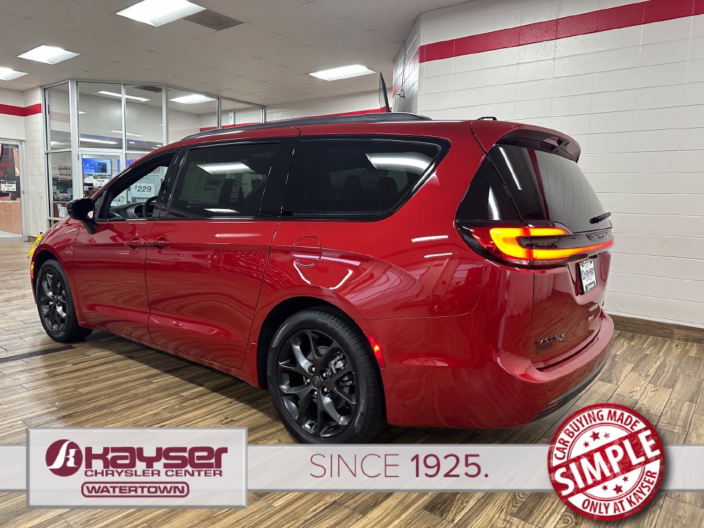 New 2027 Chrysler Pacifica Limited Passenger Van