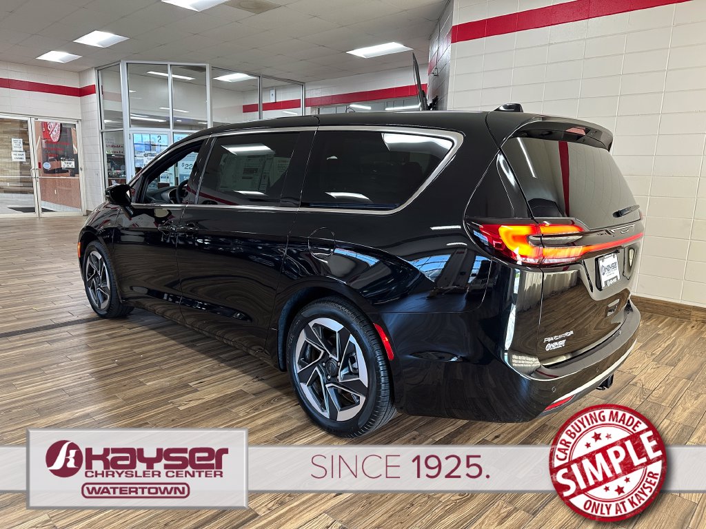 New 2027 Chrysler Pacifica Limited Passenger Van