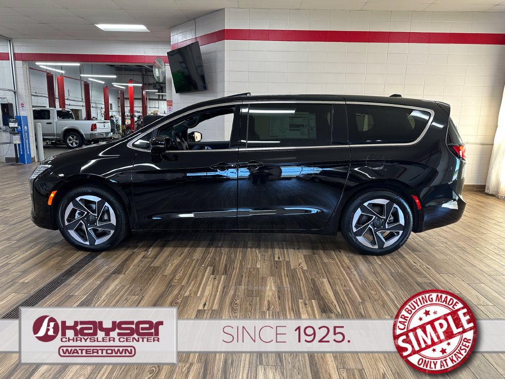 New 2027 Chrysler Pacifica Limited Passenger Van