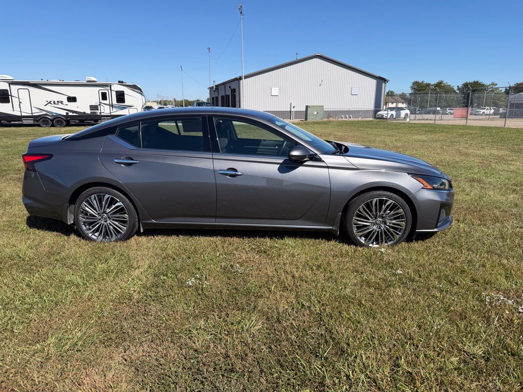 Used 2024 Nissan Altima 2.5 SL Sedan