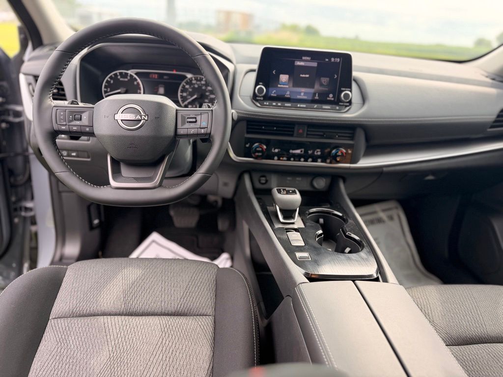 2026 Nissan Rogue SV - Photo 12