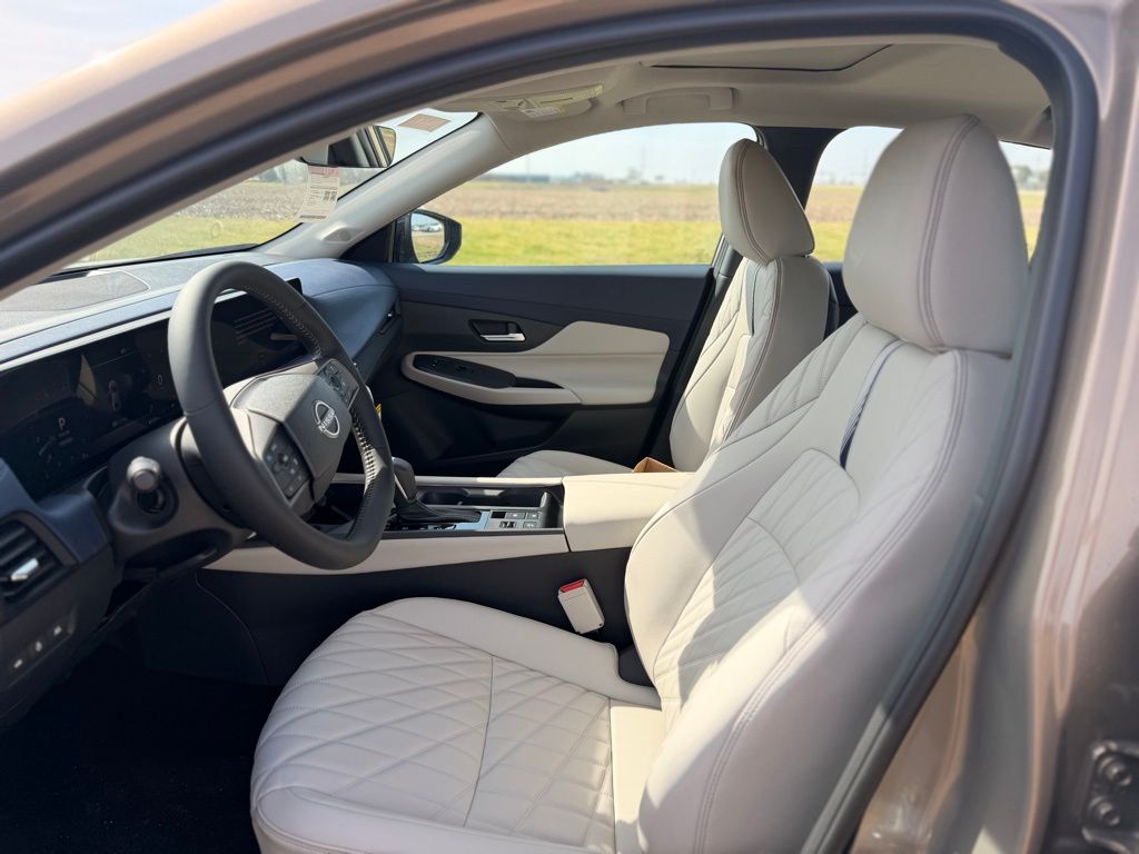 2026 Nissan Sentra SL - Photo 9