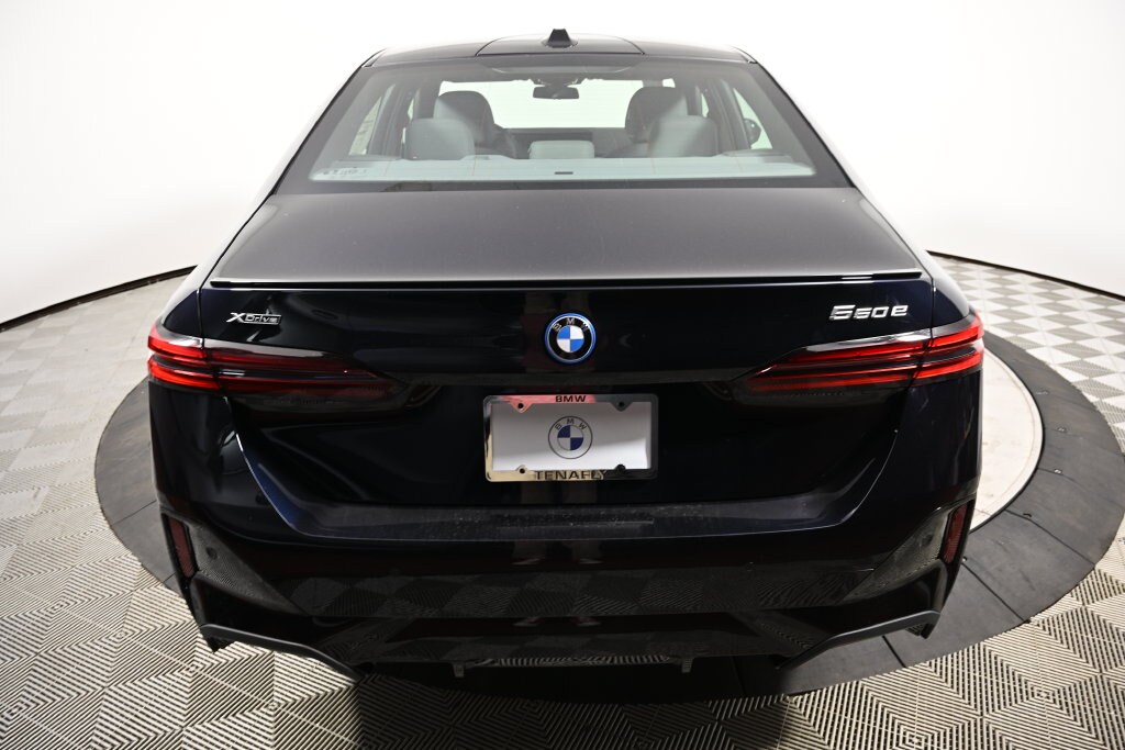 New 2027 BMW 5 Series 550e xDrive Sedan