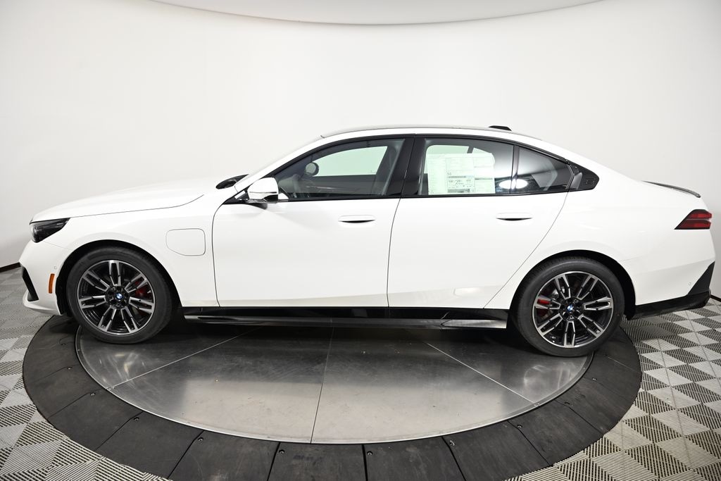 New 2027 BMW 5 Series 550e xDrive Sedan