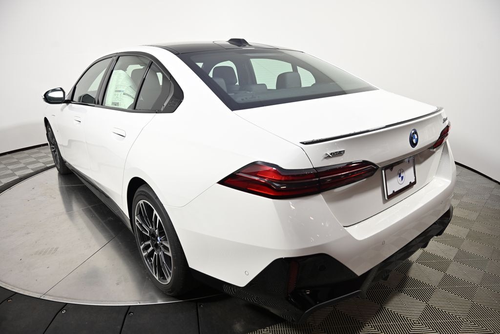 New 2027 BMW 5 Series 550e xDrive Sedan