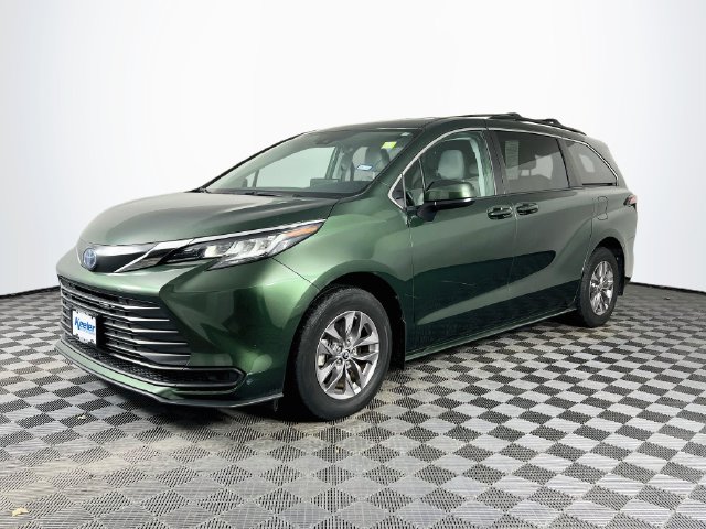 Used 2023 Toyota Sienna LE 8 Passenger Van Passenger Van