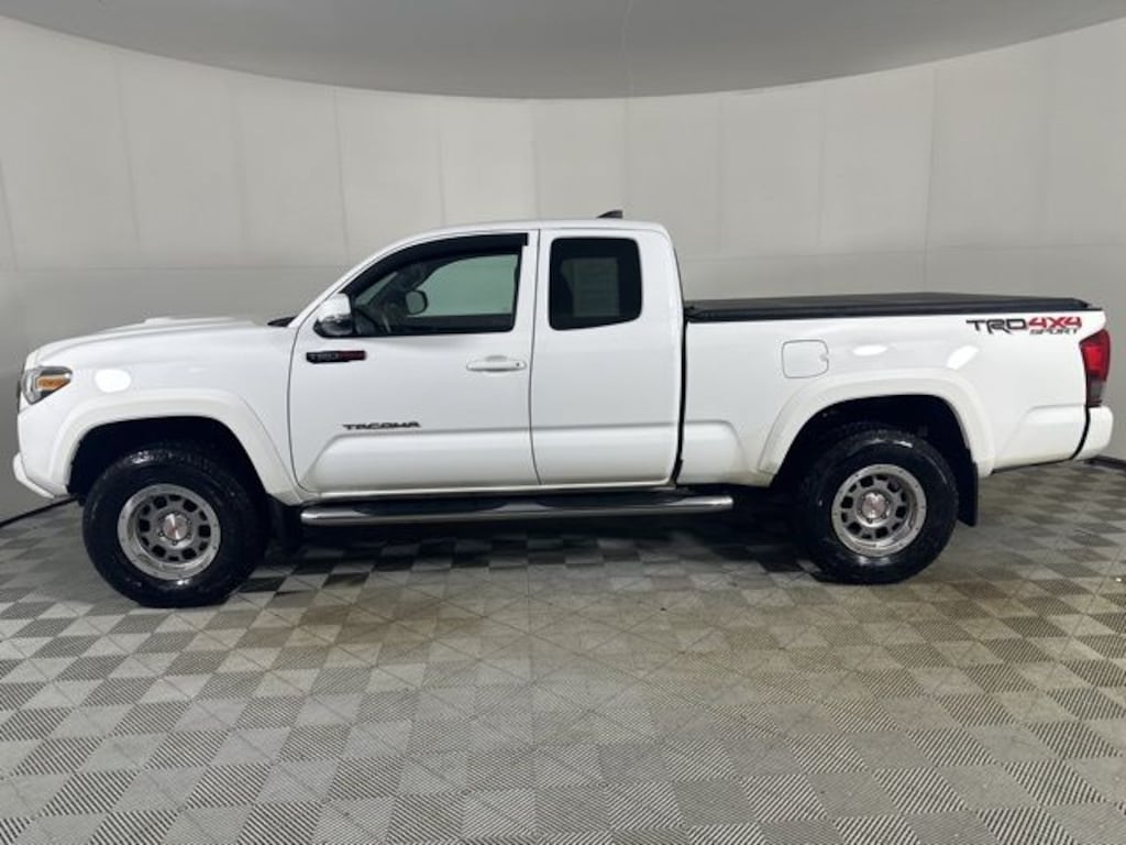 Used 2016 Toyota Tacoma Truck Access Cab