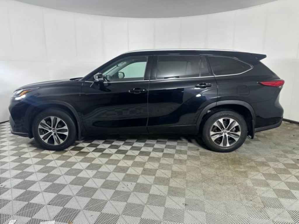 Used 2022 Toyota Highlander XLE SUV