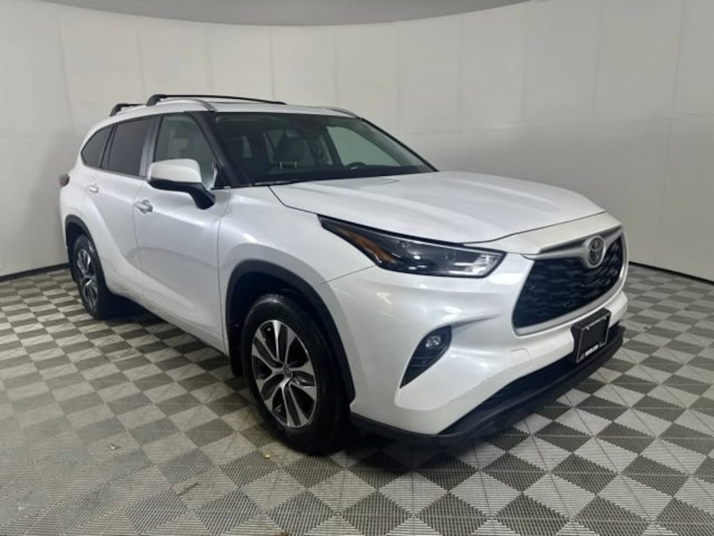 Used 2023 Toyota Highlander XLE SUV