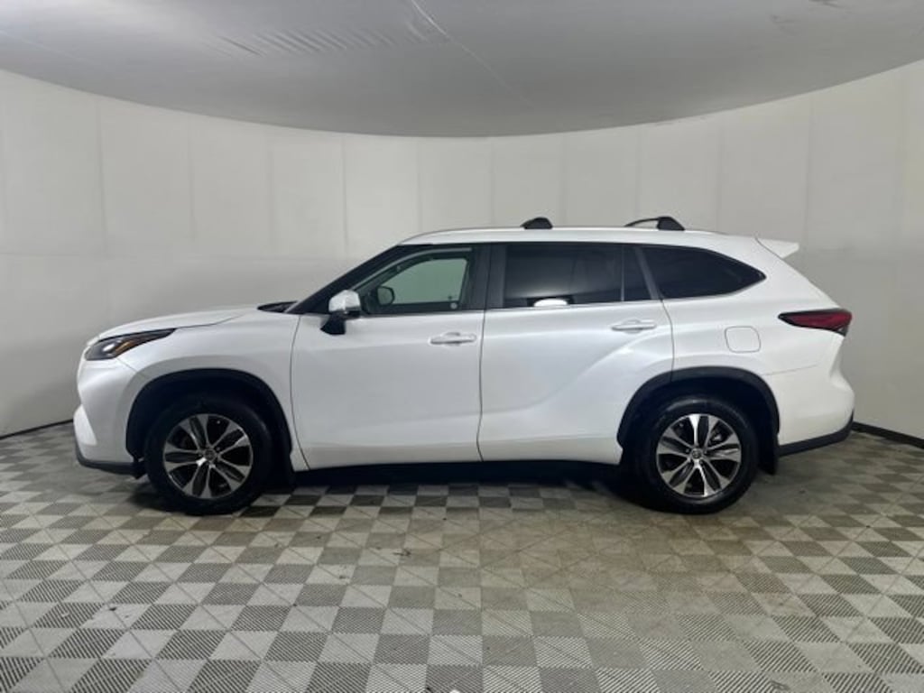 Used 2023 Toyota Highlander XLE SUV