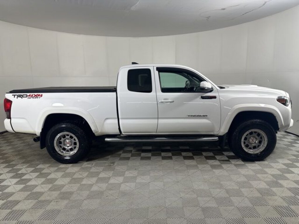 Used 2016 Toyota Tacoma Truck Access Cab