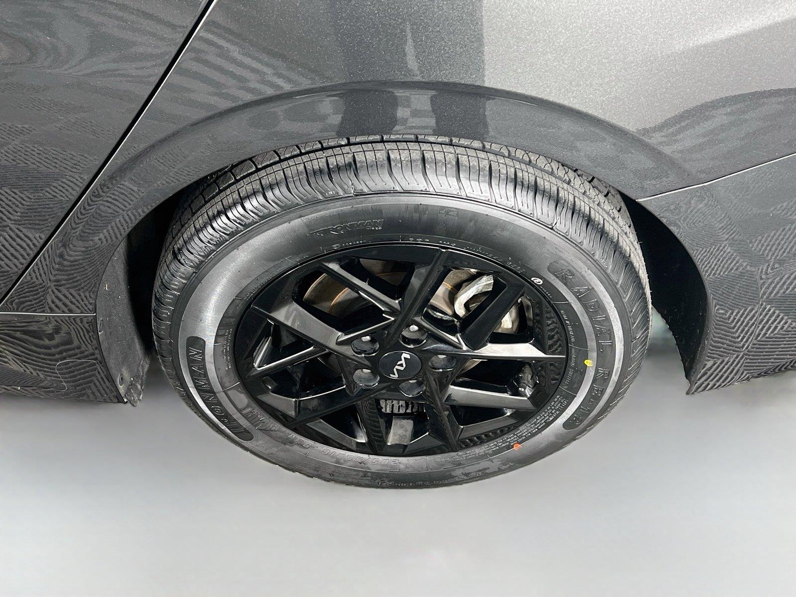 2025 Kia K5 LXS - Photo 30