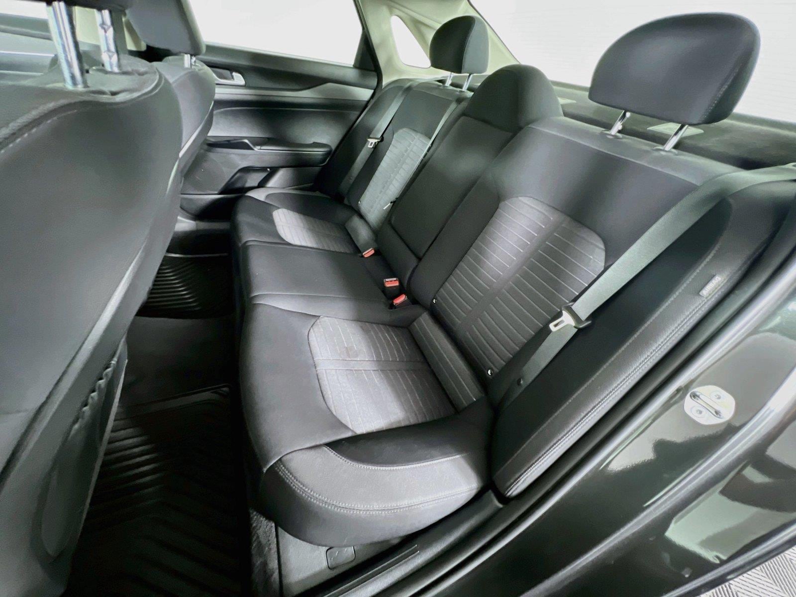 2025 Kia K5 LXS - Photo 24