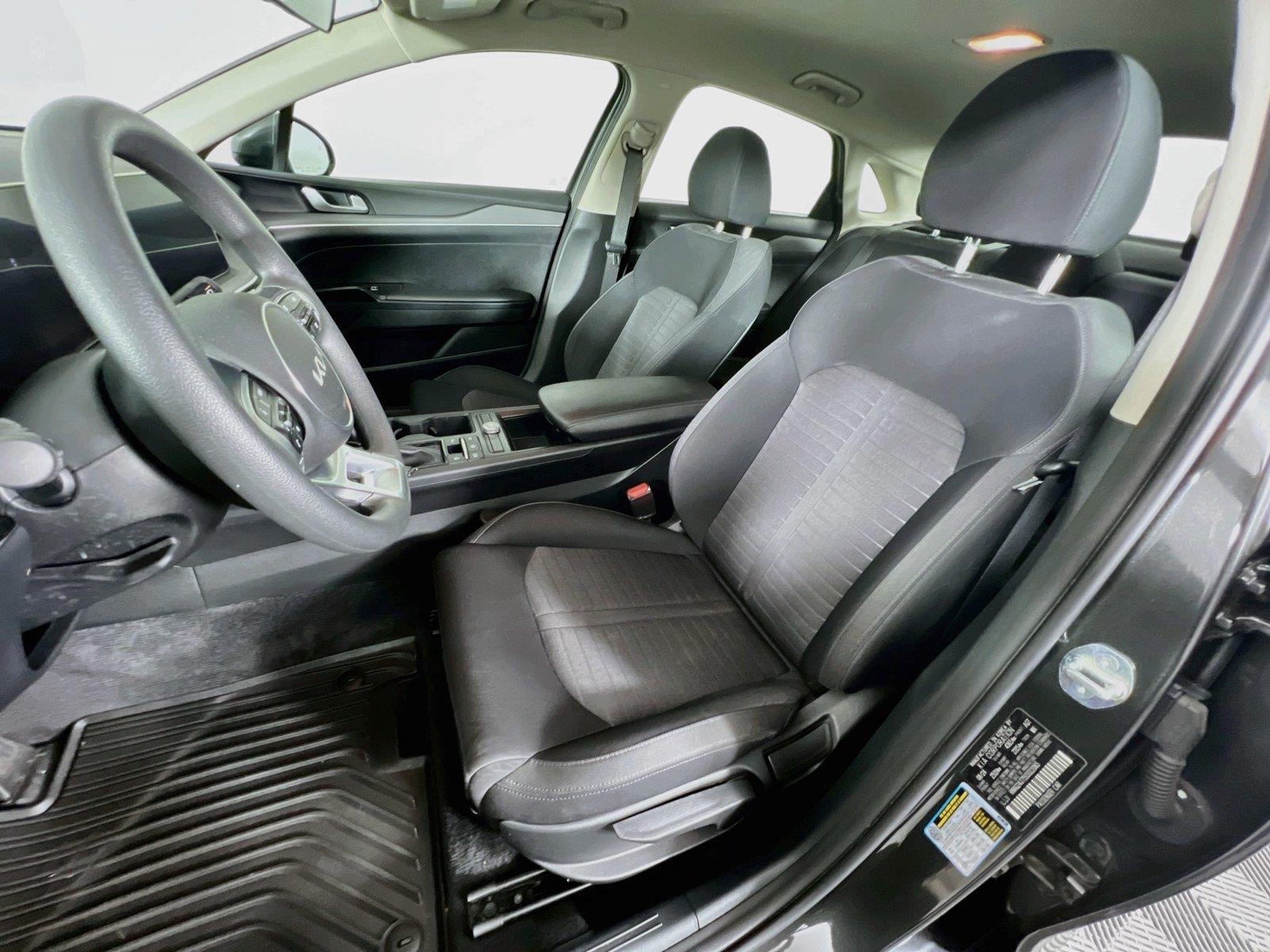 2025 Kia K5 LXS - Photo 21
