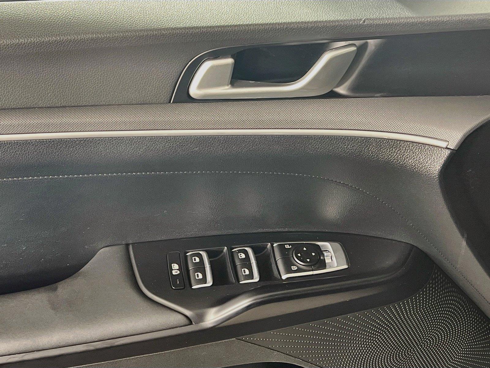 2025 Kia K5 LXS - Photo 19