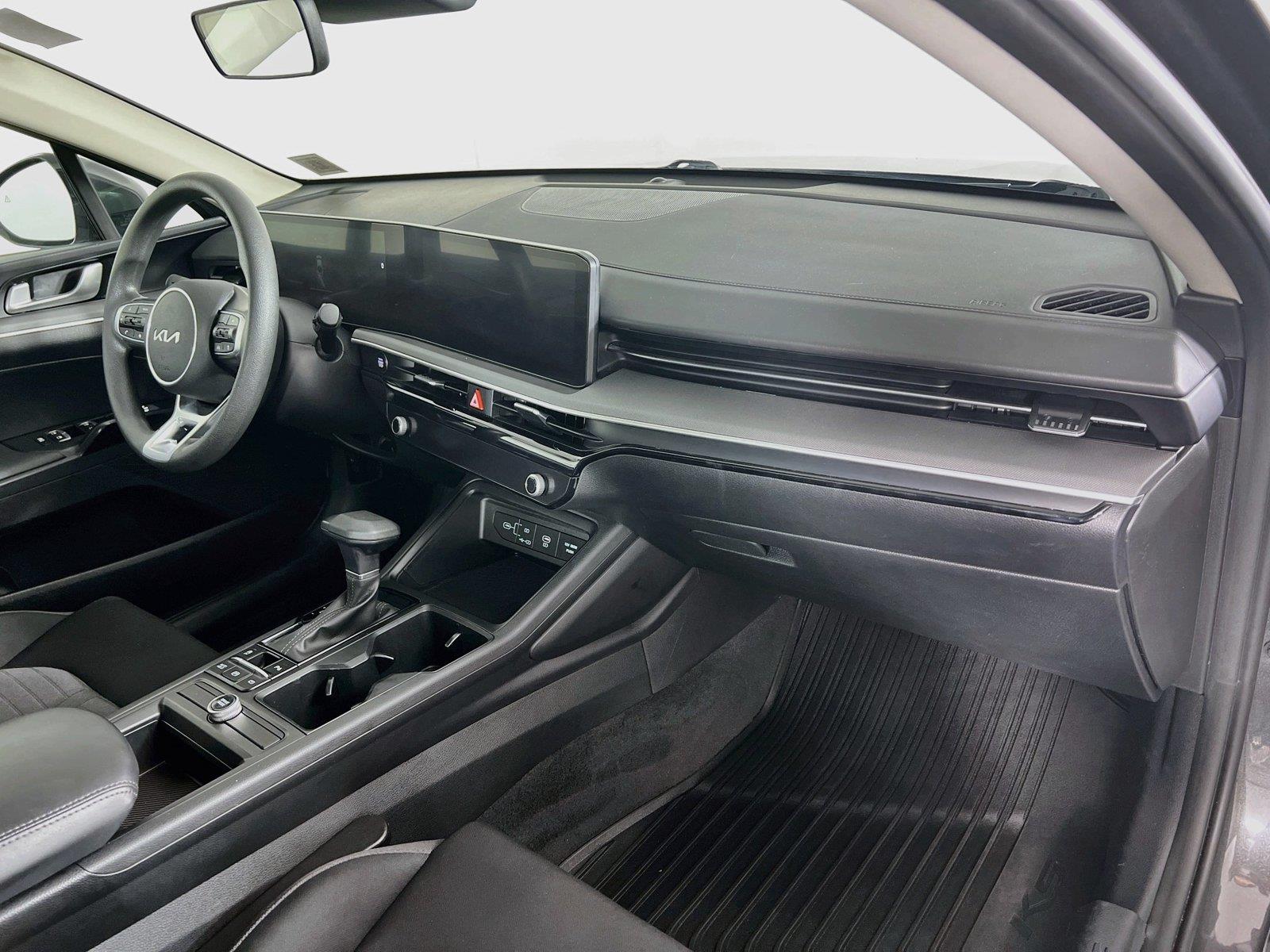 2025 Kia K5 LXS - Photo 27