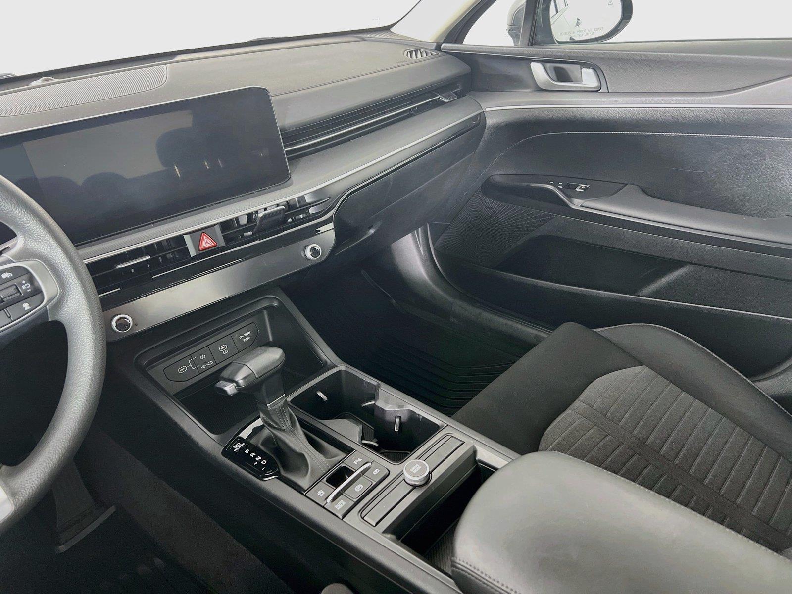 2025 Kia K5 LXS - Photo 23