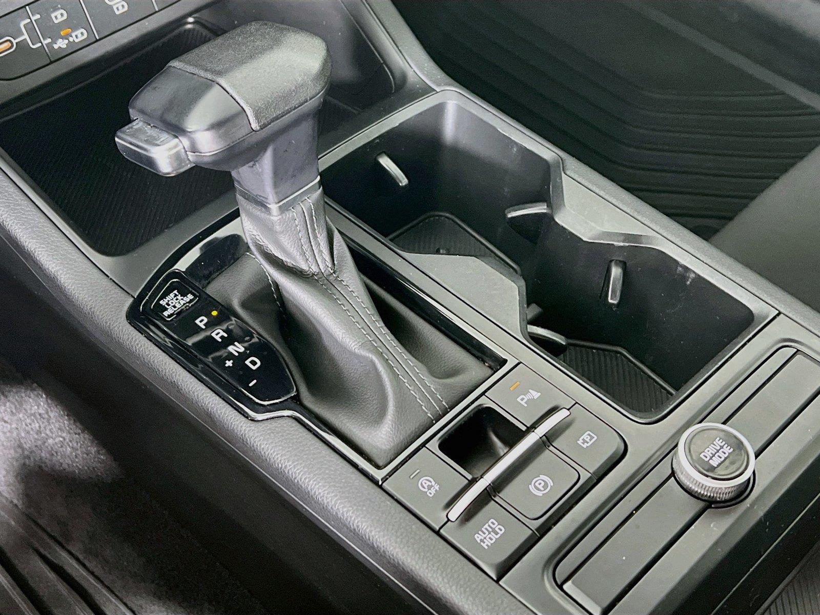 2025 Kia K5 LXS - Photo 17