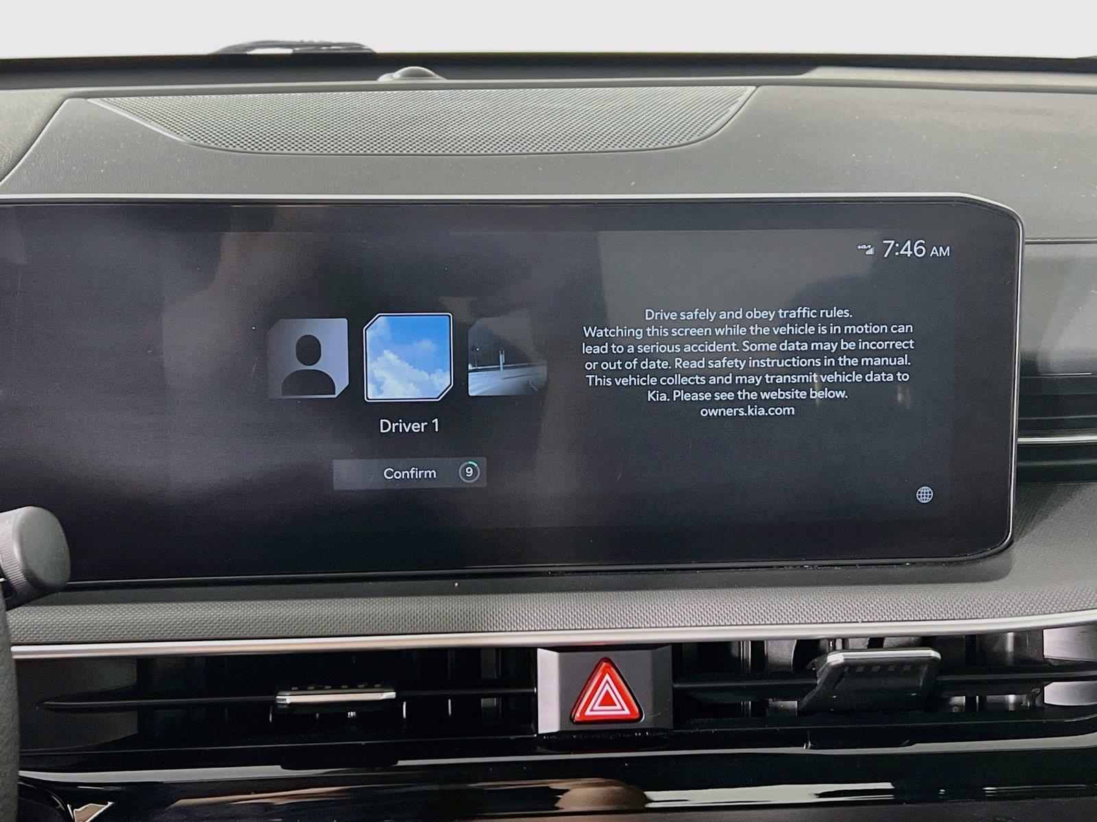 2025 Kia K5 LXS - Photo 16