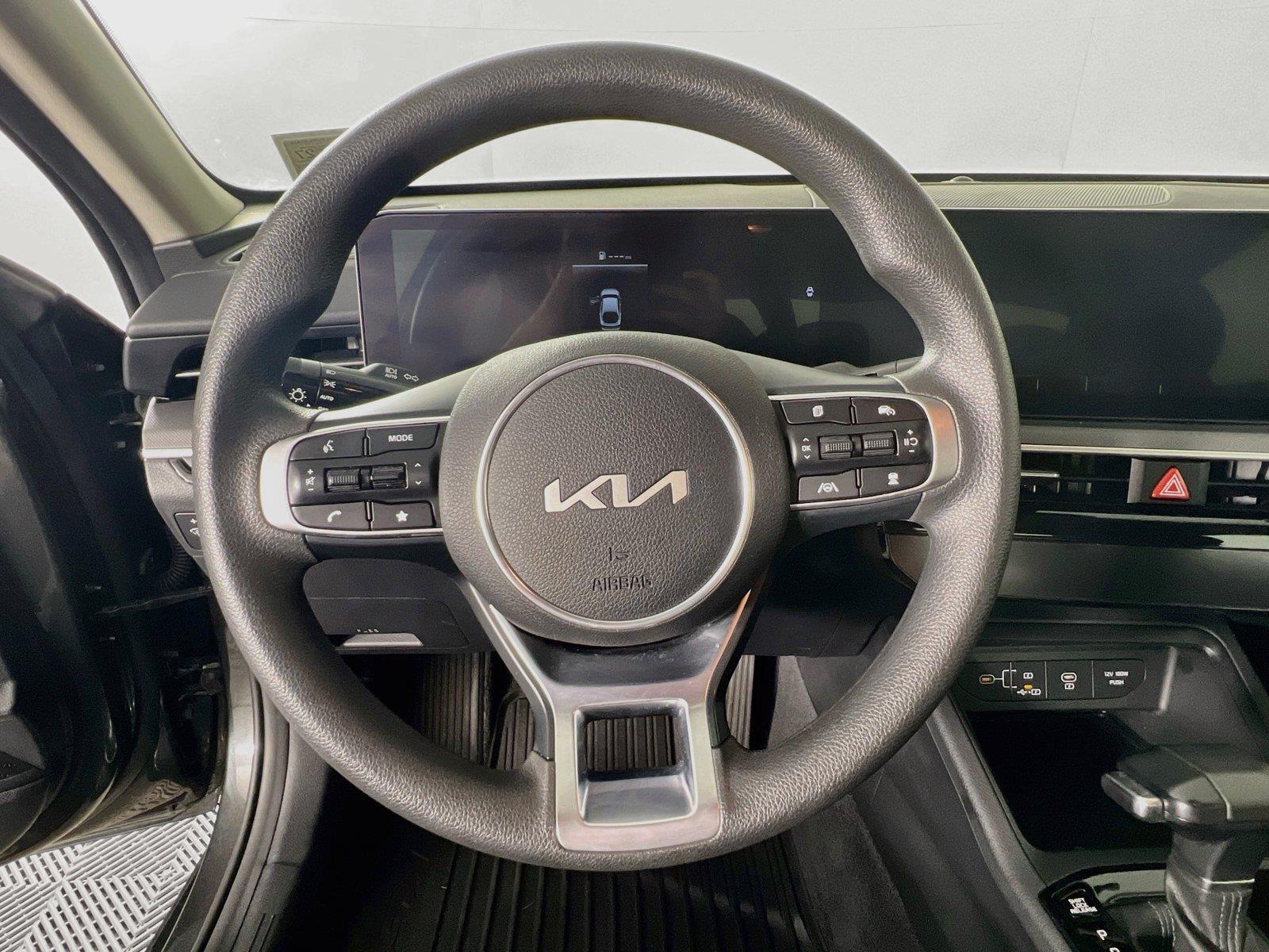 2025 Kia K5 LXS - Photo 12