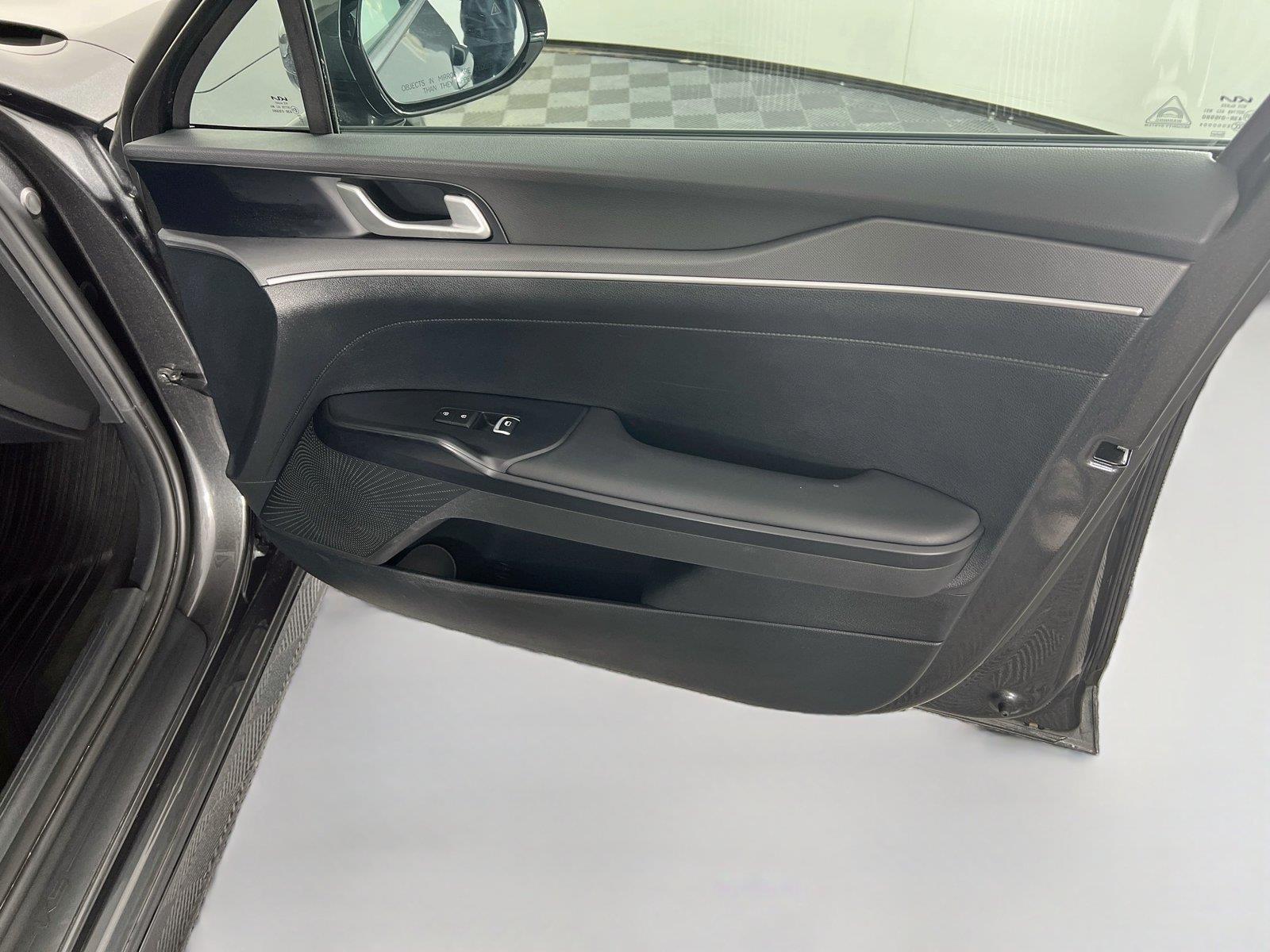 2025 Kia K5 LXS - Photo 28