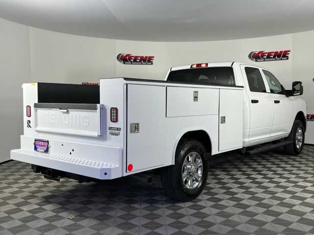 New 2026 Ram 3500 Chassis Cab TRADESMAN CREW 4X4 60' CA Pickup