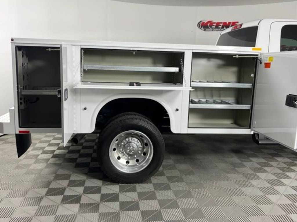 New 2026 Ram 5500 Chassis Cab TRADESMAN CREW 4X4 60' CA Pickup