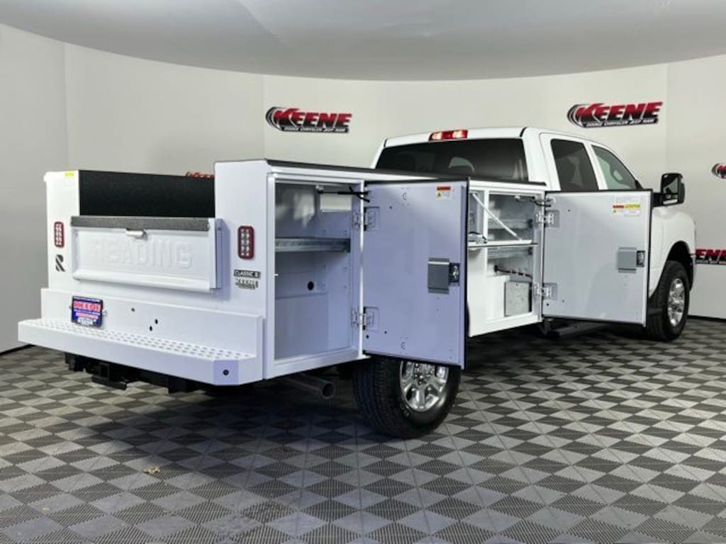 New 2026 Ram 3500 Chassis Cab TRADESMAN CREW 4X4 60' CA Pickup