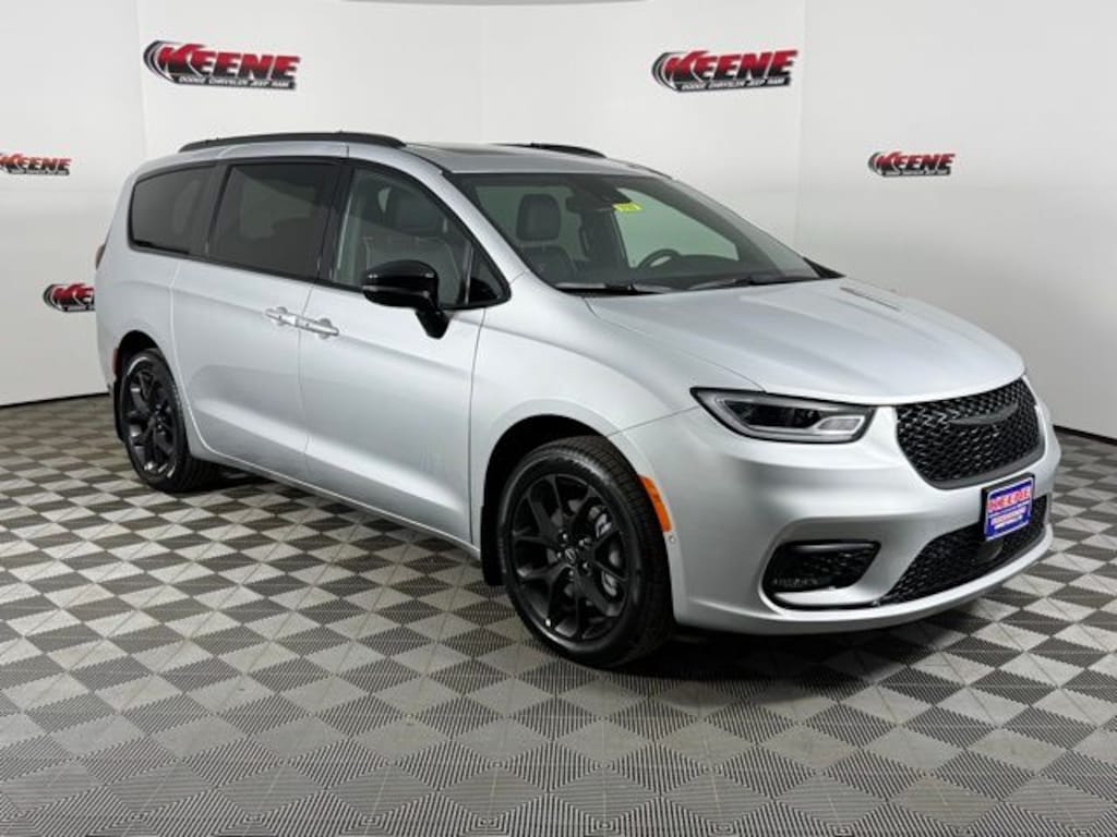 New 2026 Chrysler Pacifica LIMITED AWD Passenger Van