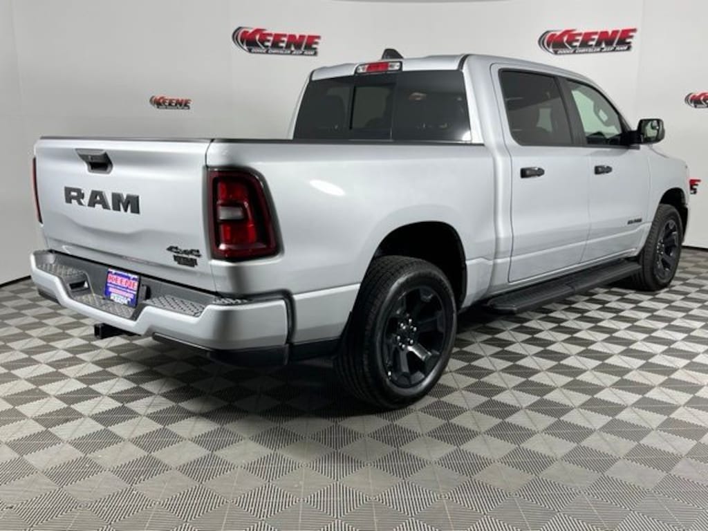 New 2026 Ram 1500 EXPRESS CREW CAB 4X4 5'7 BOX Pickup