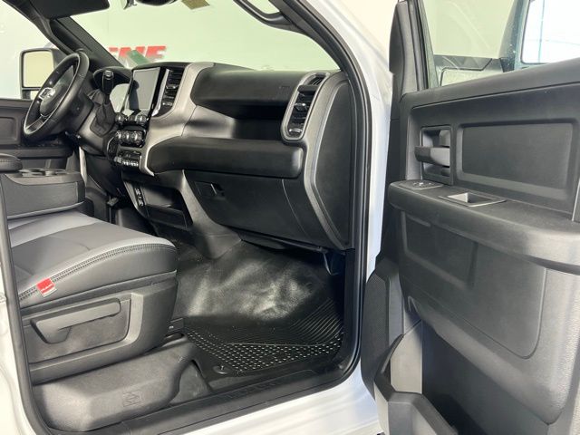 2026 RAM 3500 Chassis Tradesman - Photo 29