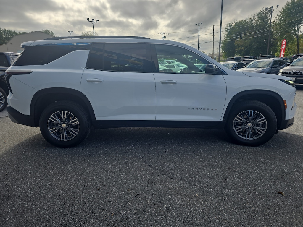 Used 2026 Chevrolet Traverse LT SUV