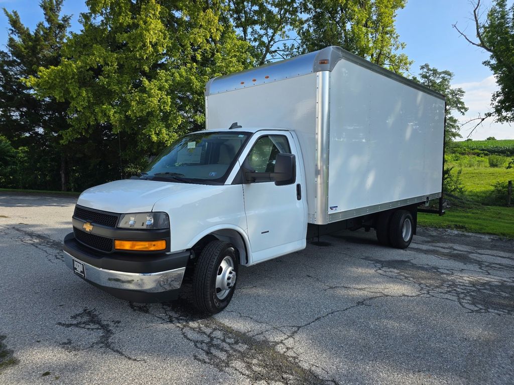 2025 Chevrolet Express Cutaway Base