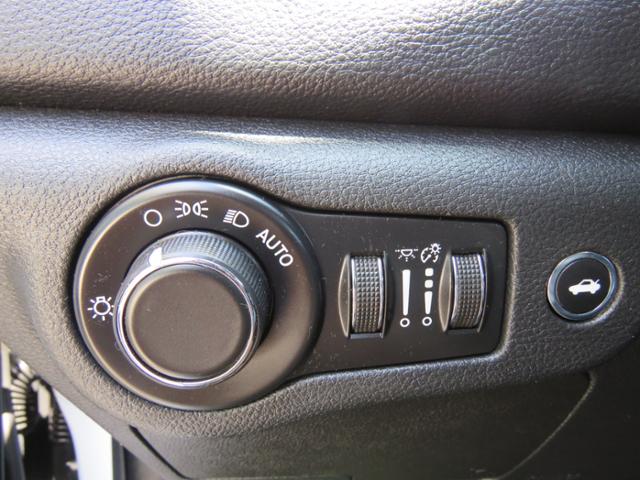 2017 Chrysler 200 Limited - Photo 23