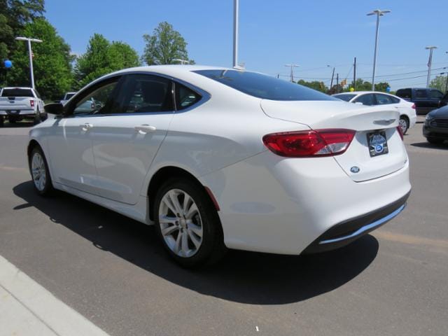 2017 Chrysler 200 Limited - Photo 6